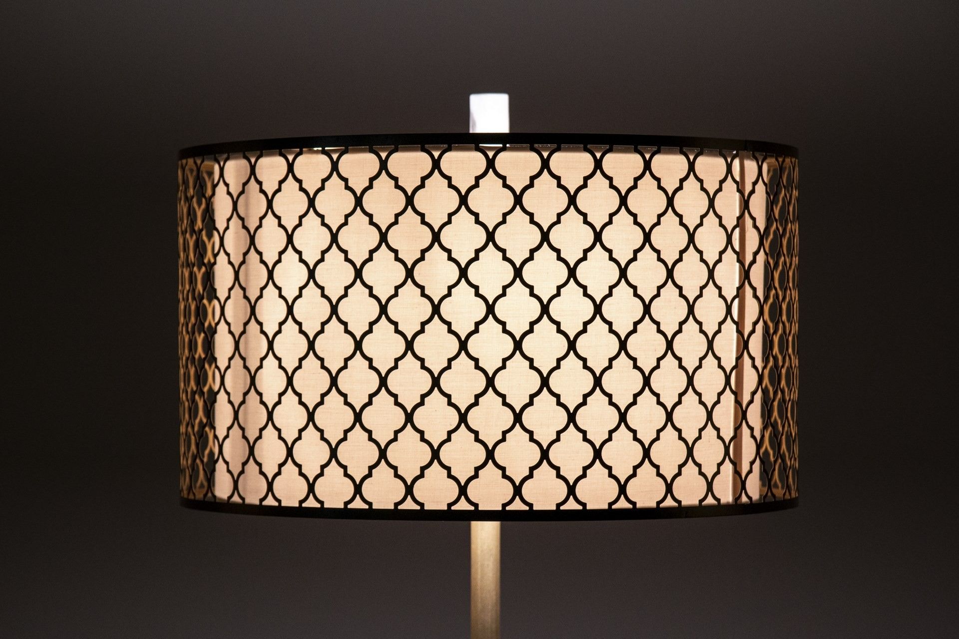 LAMPARA DE PIE METAL DORADA-BLANCA 40x40x165 CM