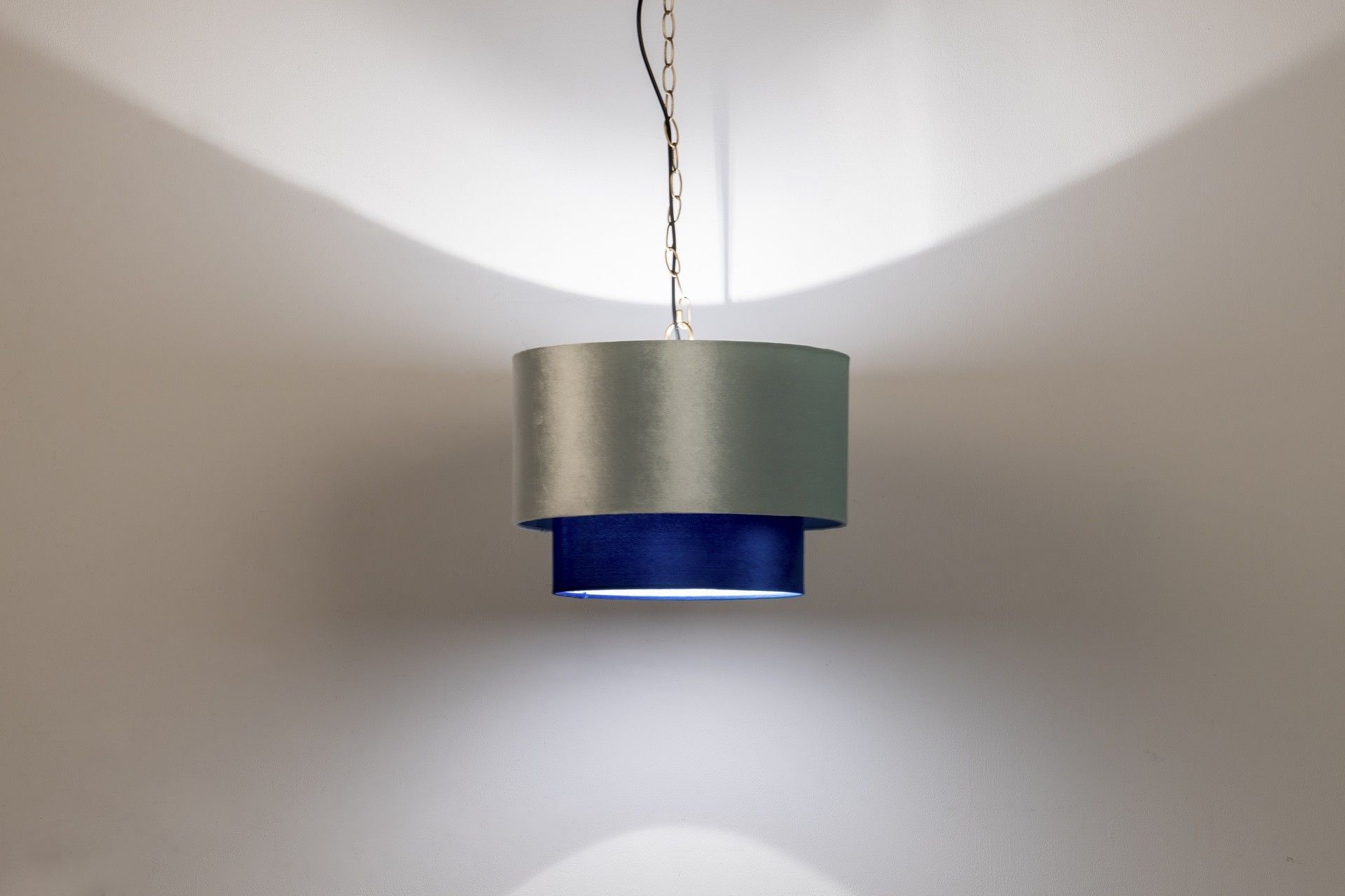 LAMPARA DE TECHO METAL-POLIESTER 45x45x149 CM