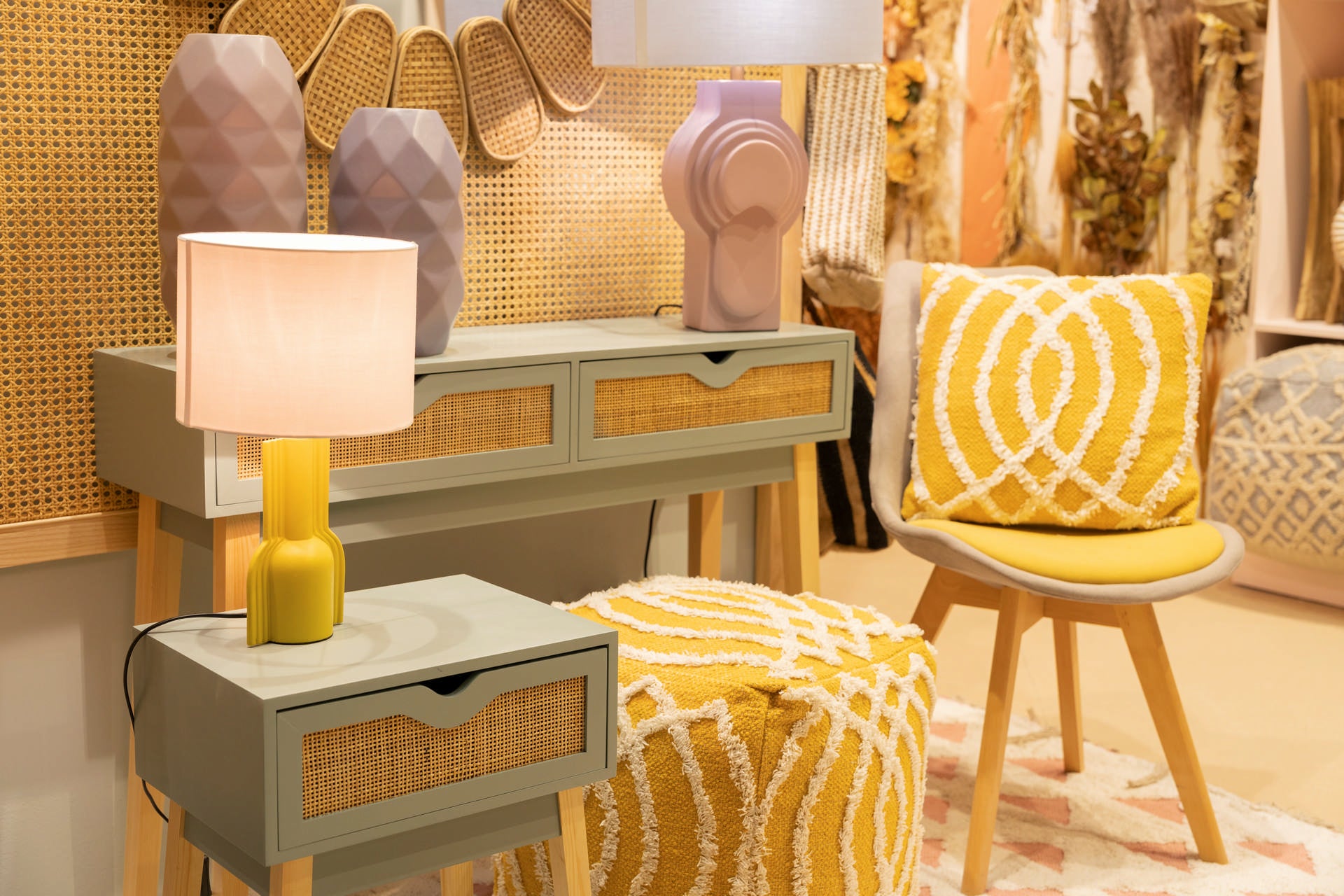 CANDEEIRO DE MESA DE POLIRESINA 23x23x41 CM