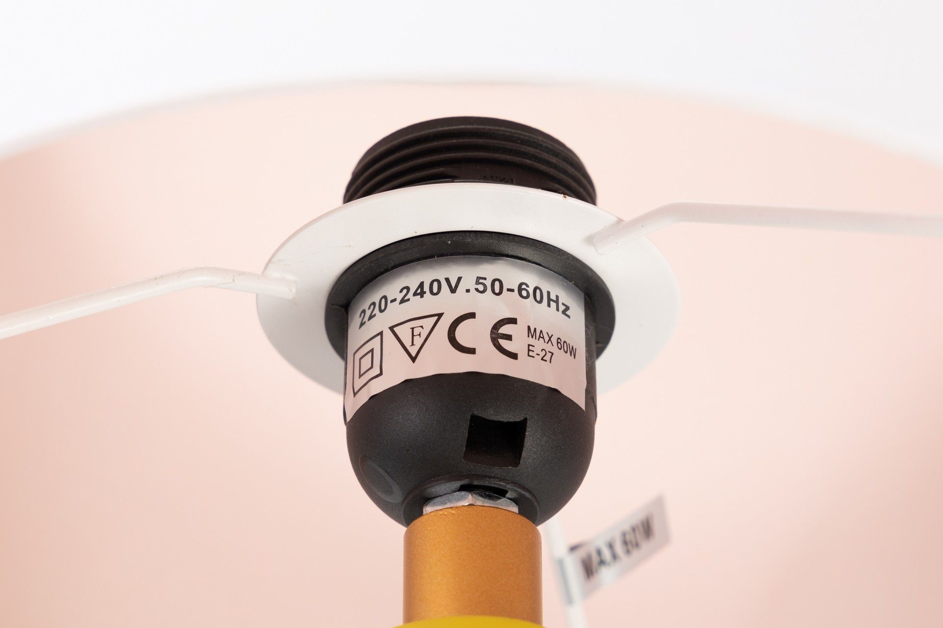 CANDEEIRO DE MESA DE POLIRESINA 23x23x41 CM