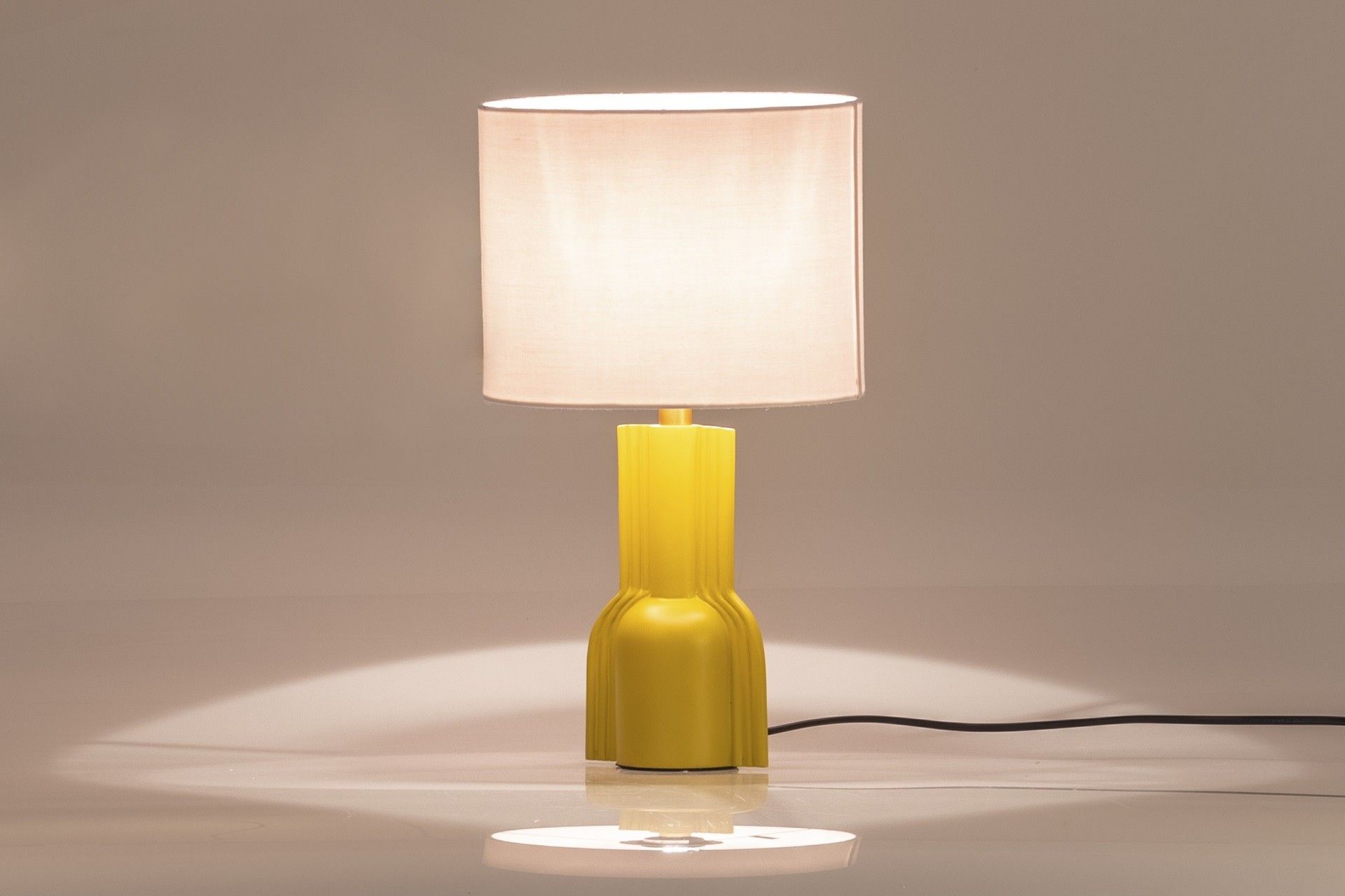 CANDEEIRO DE MESA DE POLIRESINA 23x23x41 CM