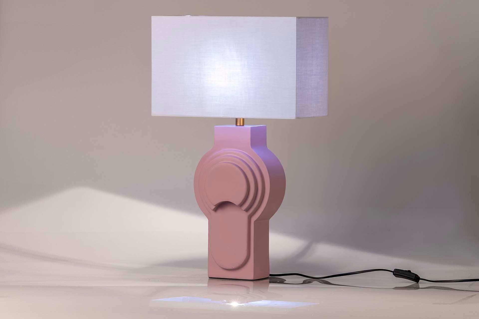 LAMPARA SOBREMESA POLIRESINA 36x36x61 CM