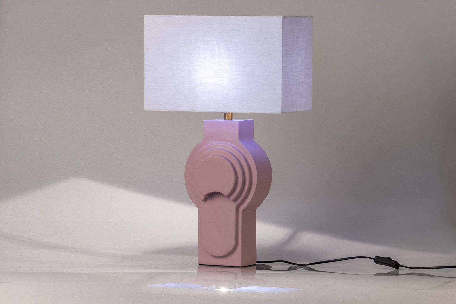 CANDEEIRO DE MESA DE POLIRESINA 36x36x61 CM