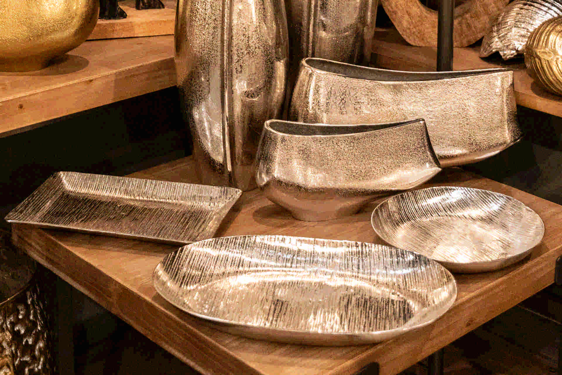 SILVER ALUMINUM VASE 35x11x17 CM