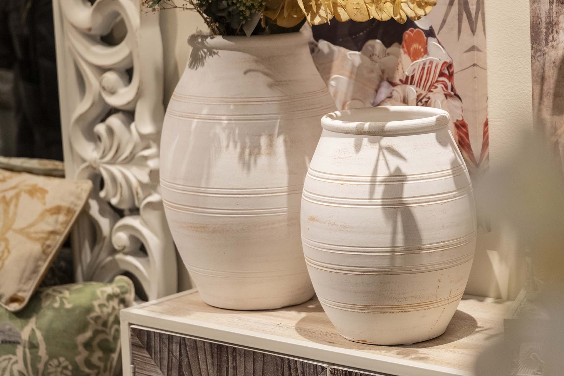 WHITE CERAMIC VASE 28x28x40 CM