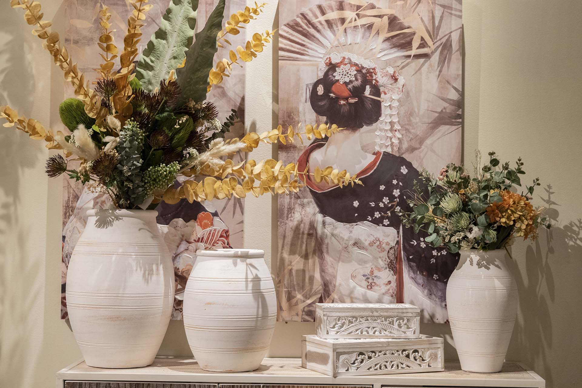 WHITE CERAMIC VASE 24x24x31 CM