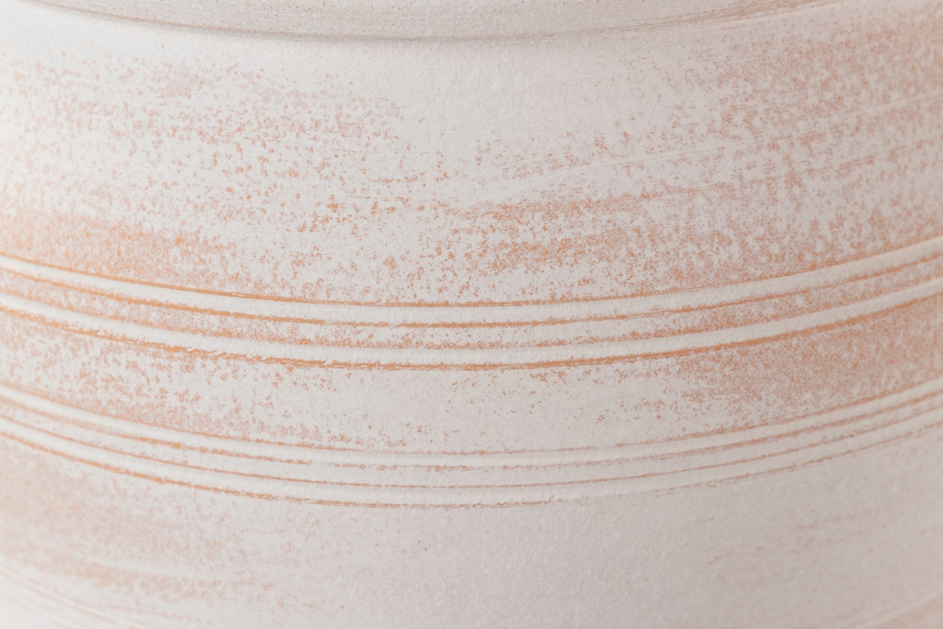 WHITE CERAMIC PLANTER 32x32x28 CM