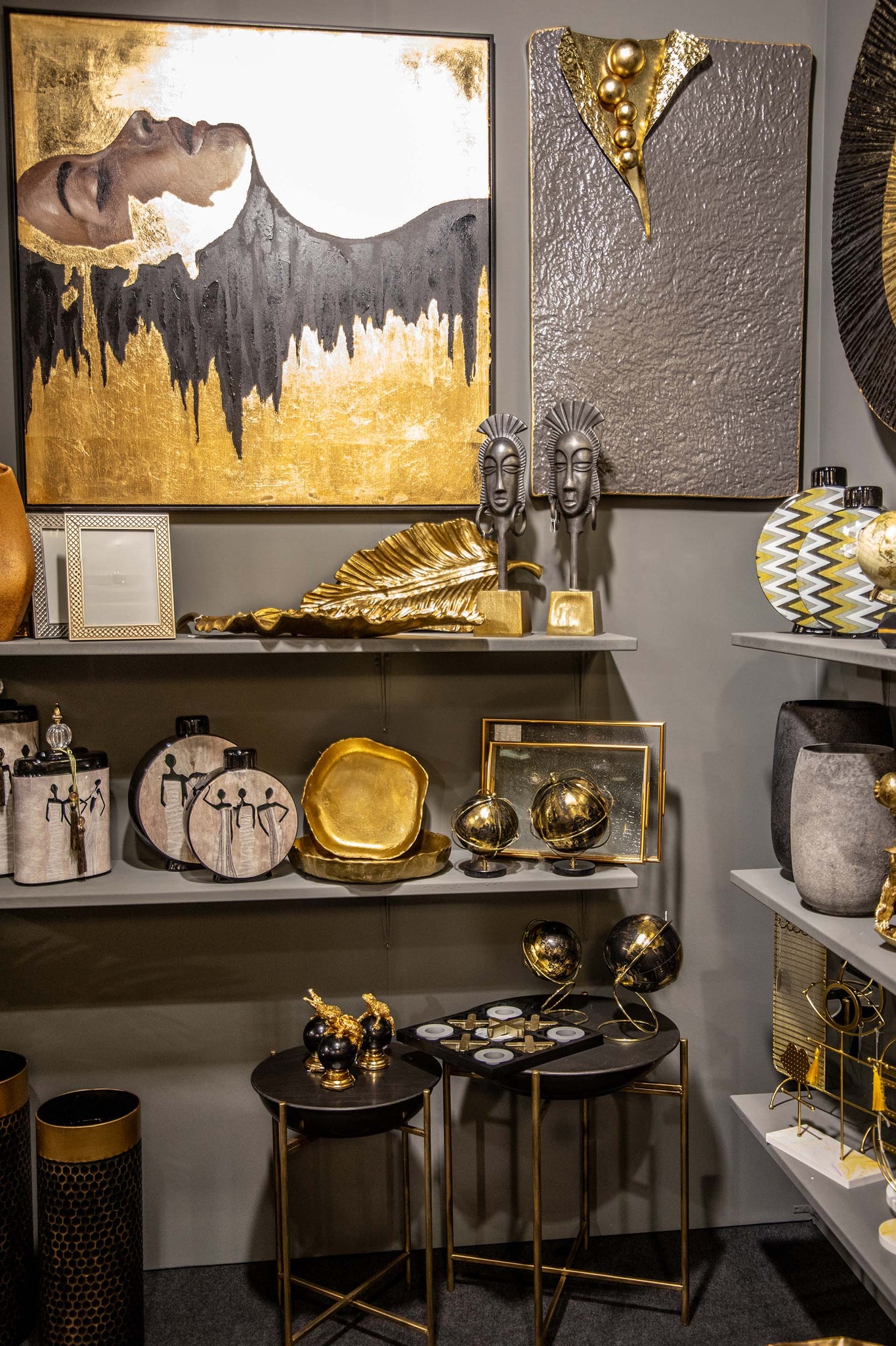 ORNAMENTO DE PAREDE DE METAL PRETO DOURADO 62x8x100 CM