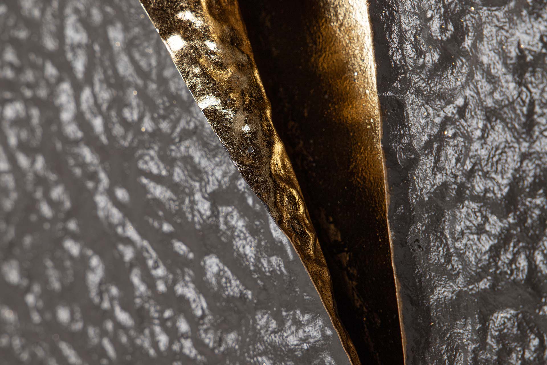 ORNAMENTO DE PAREDE DE METAL PRETO DOURADO 62x8x100 CM
