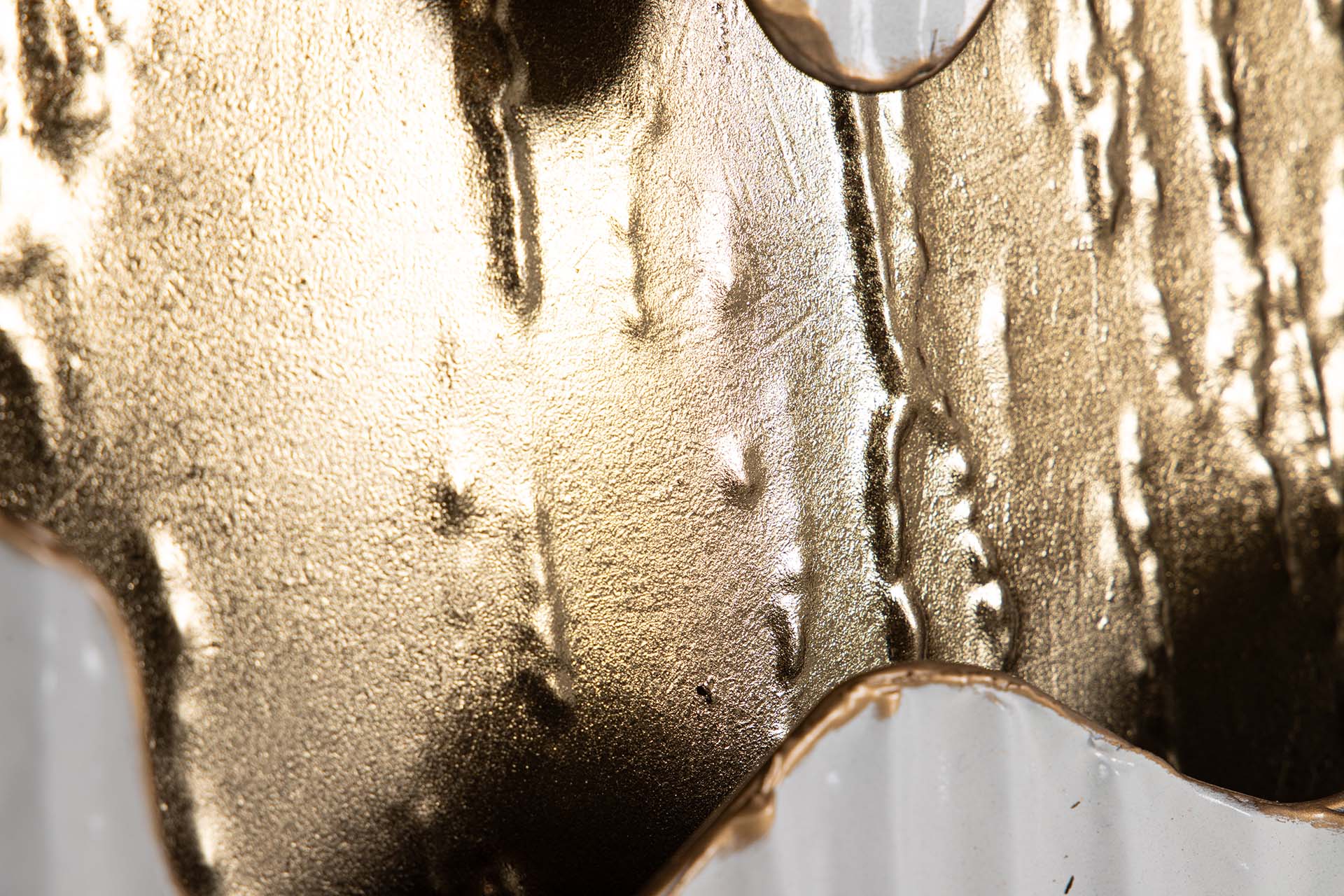 ORNAMENTO DE PAREDE DE METAL BRANCO CINZA 50x6x90 CM