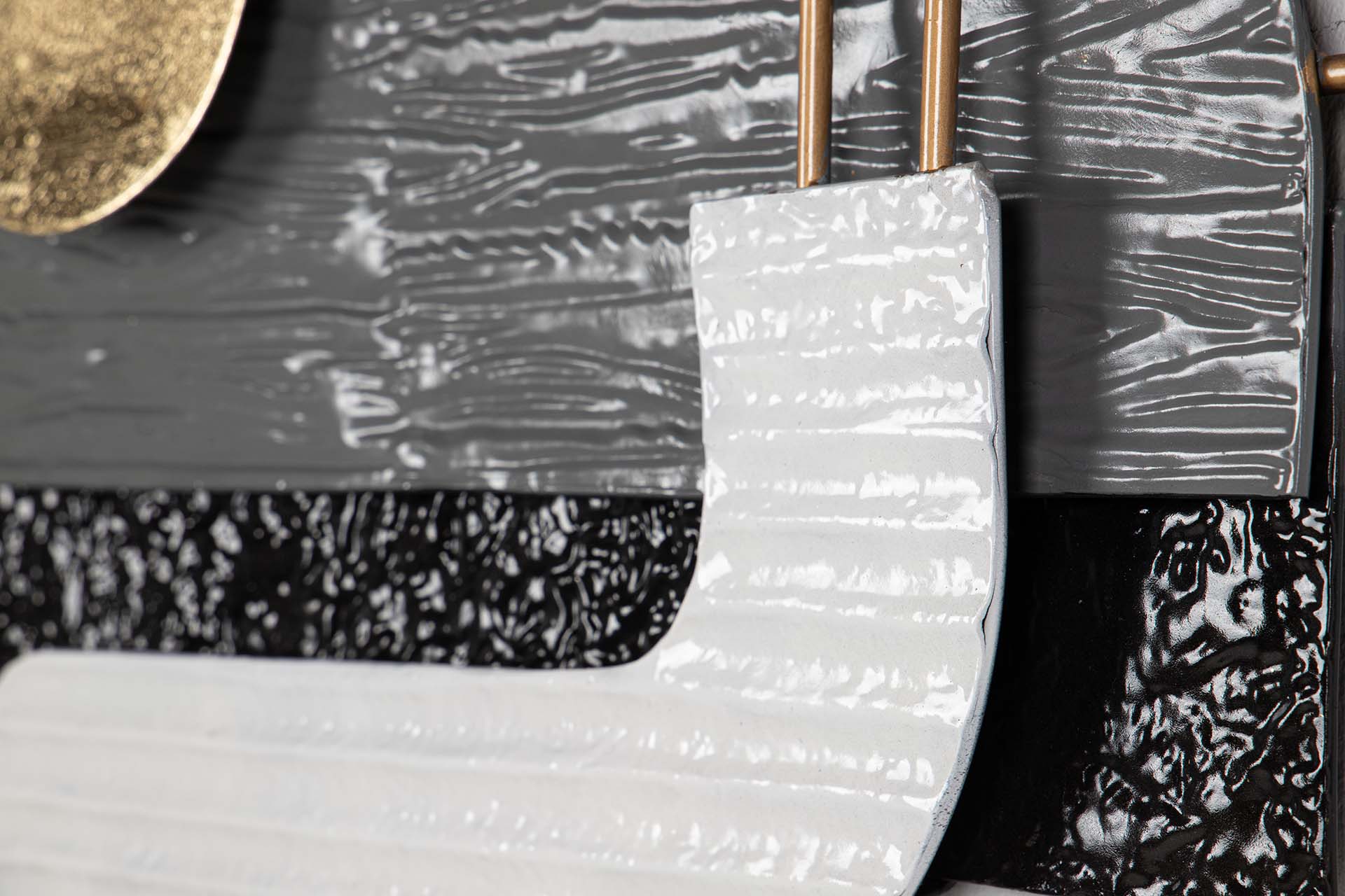 ORNAMENTO DE PAREDE DE METAL PRETO CINZA 91x5x50 CM