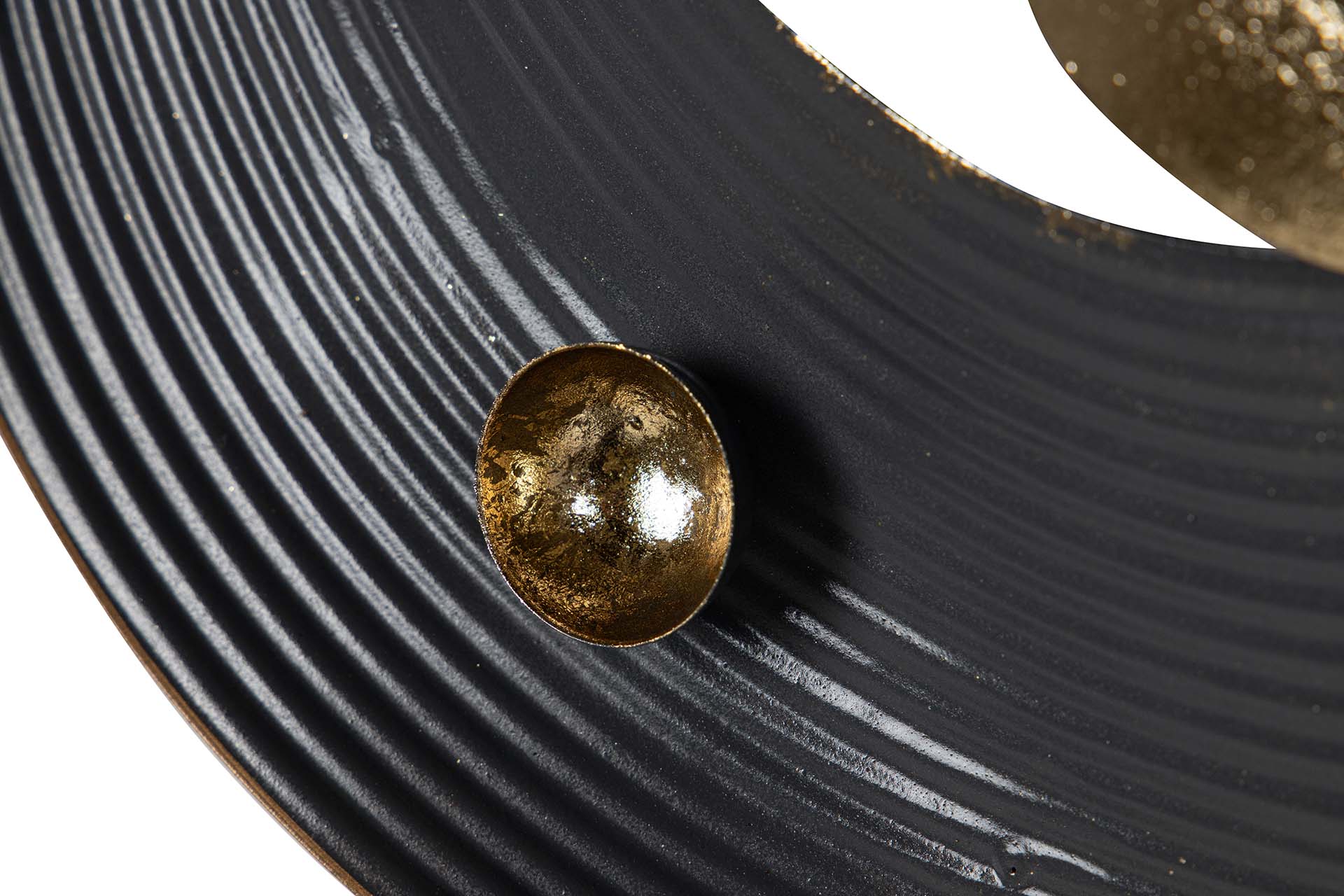 ORNAMENTO DE PAREDE DE METAL PRETO DOURADO 91x5x50 CM