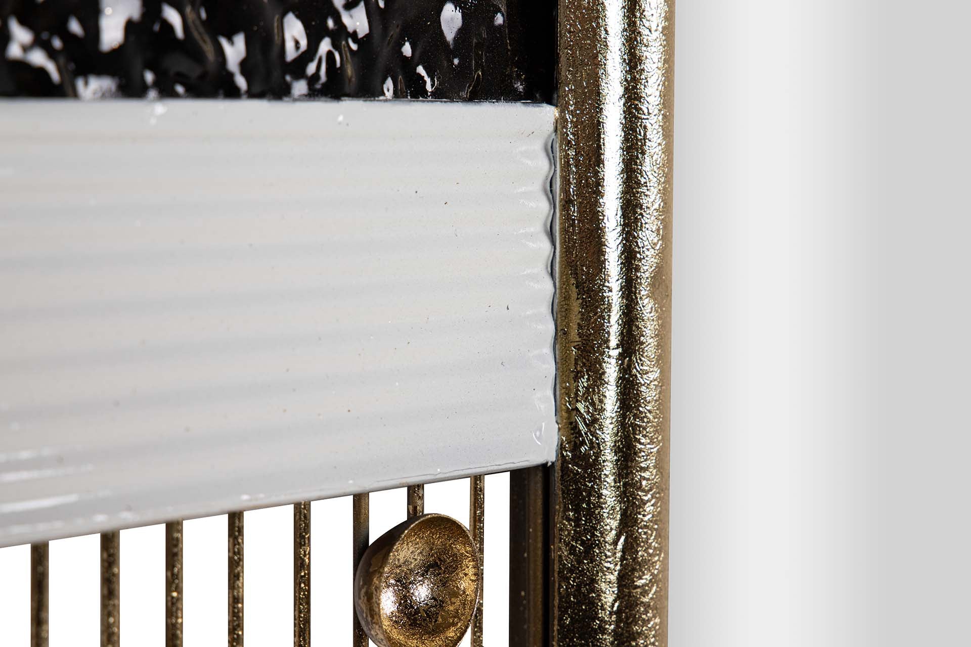 DECORAÇÃO DE PAREDE DE METAL COM ESPELHO PRETO E DOURADO 39x3x90 CM