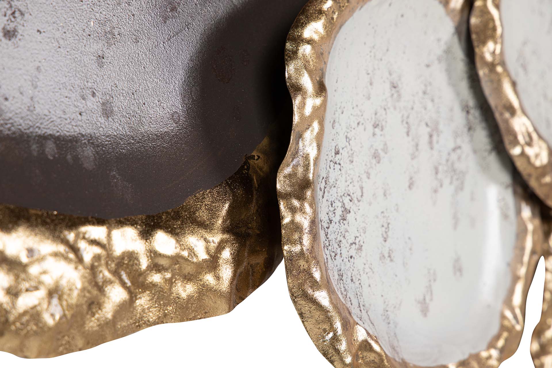 ORNAMENTO DE PAREDE DE METAL BRANCO MARROM 82x6x50 CM