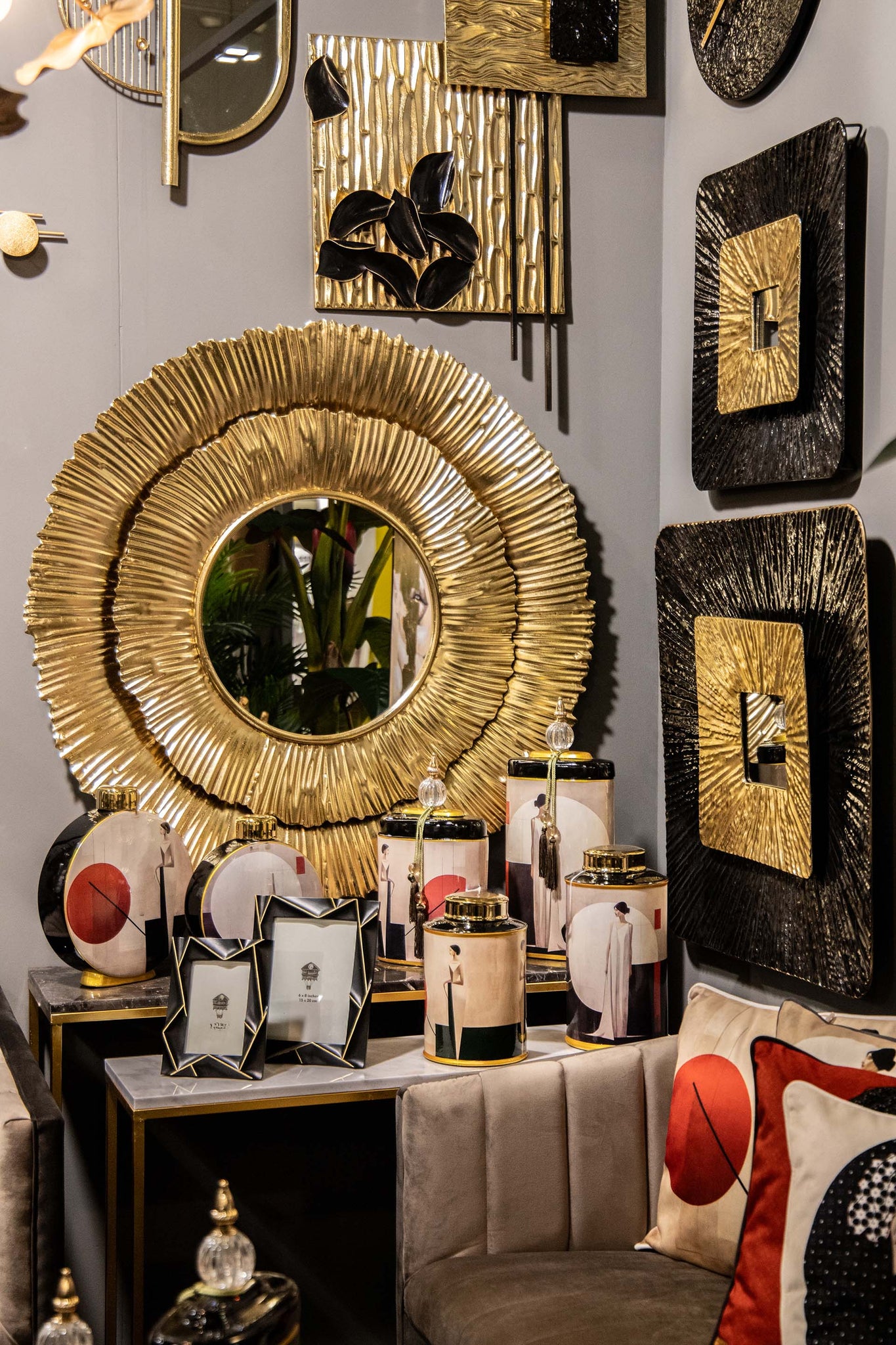 DECORAÇÃO DE PAREDE DE METAL COM ESPELHO PRETO DOURADO 53x7x53 CM