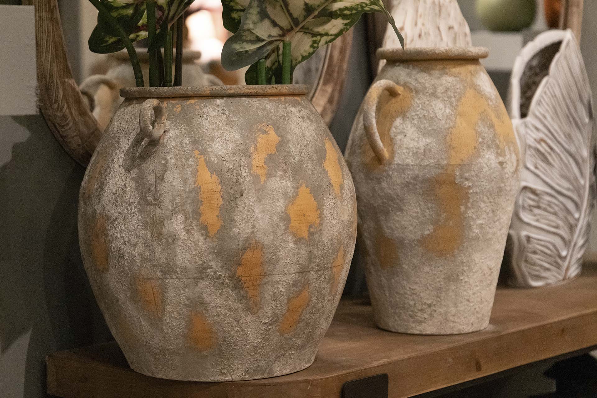 WHITE BEIGE METAL VASE 30x30x33 CM