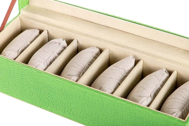 BOX OF 6 PU WATCHES 32x10x10 CM