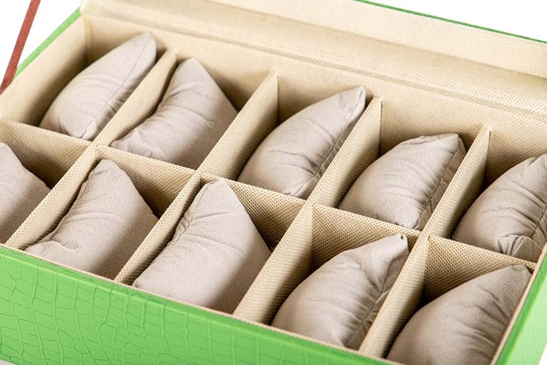 BOX OF 10 PU WATCHES 28x18x10 CM