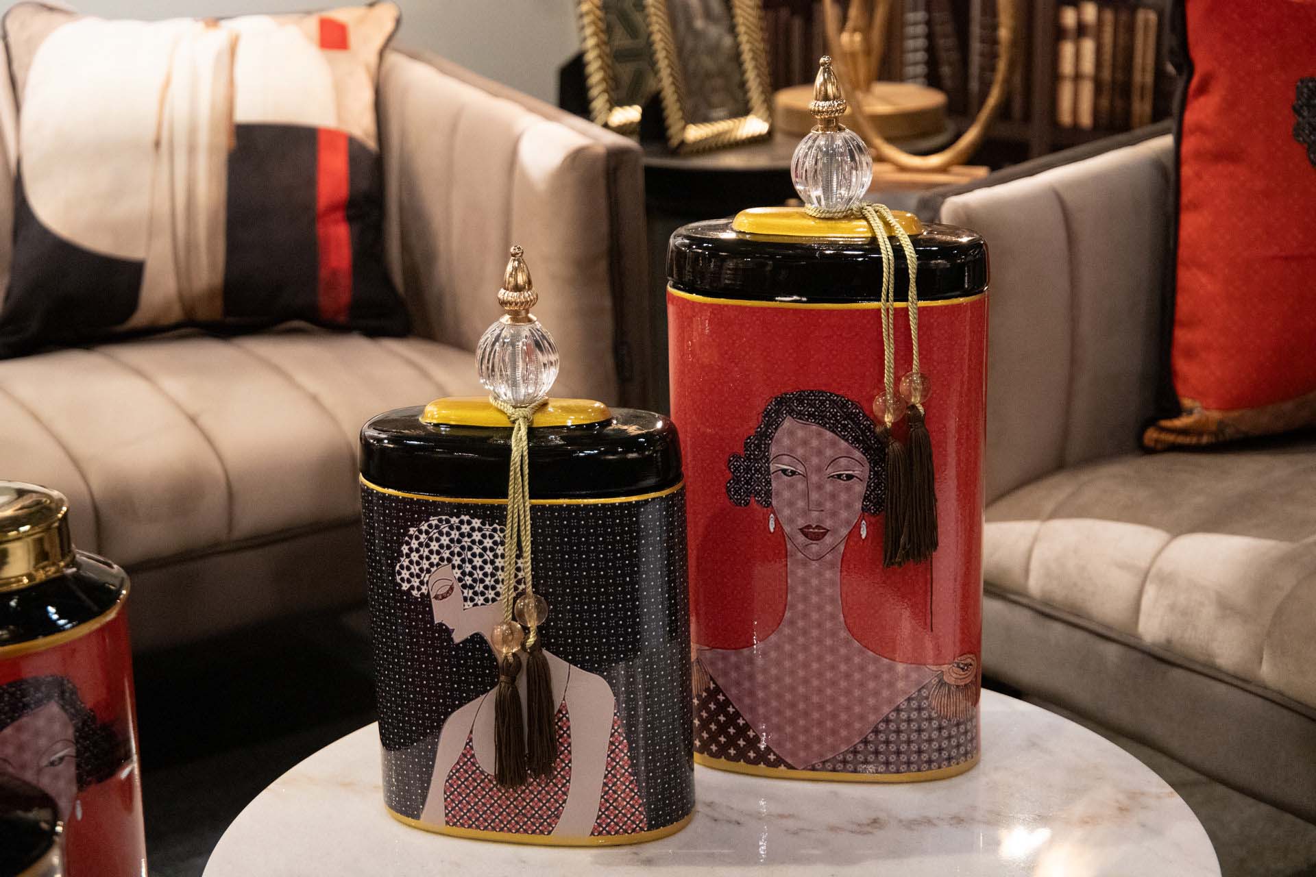 TIBOR CERAMICA MUJER 21x11x38 CM