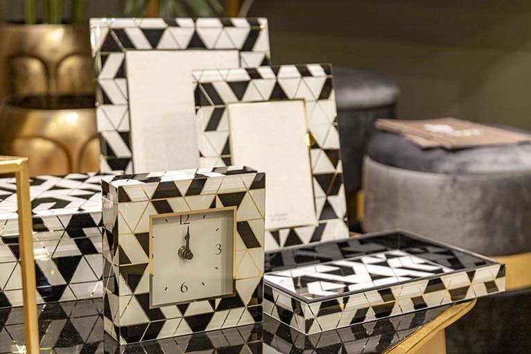 RELOJ CRISTAL IMPRESION FOIL 15x5x15 CM