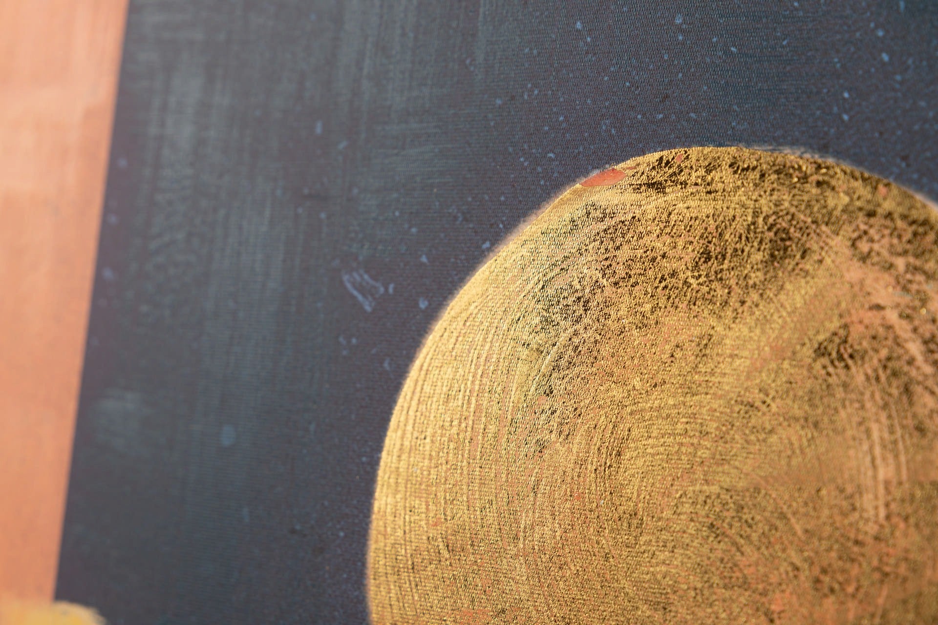 QUADRO DE MULHER COM FOLHA DE ALUMÍNIO COM MOLDURA PRETA 80x4x120 CM