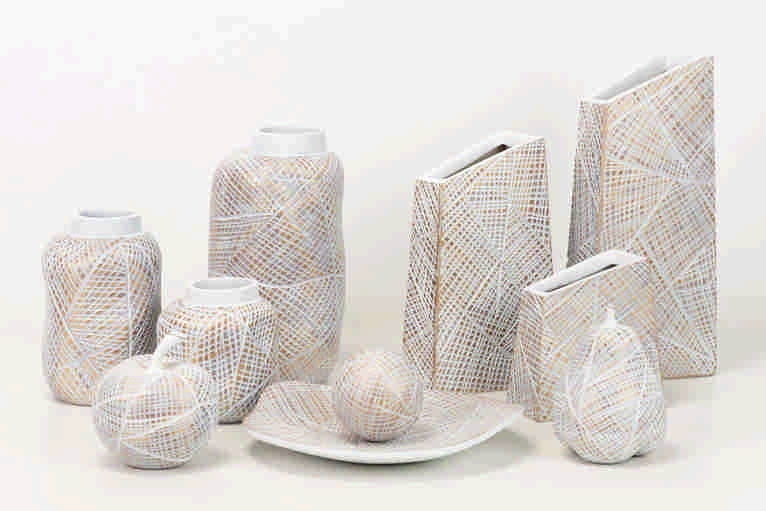 JARRON RESINA MARRON BLANCO GEOMETRICO 18x18x34CM