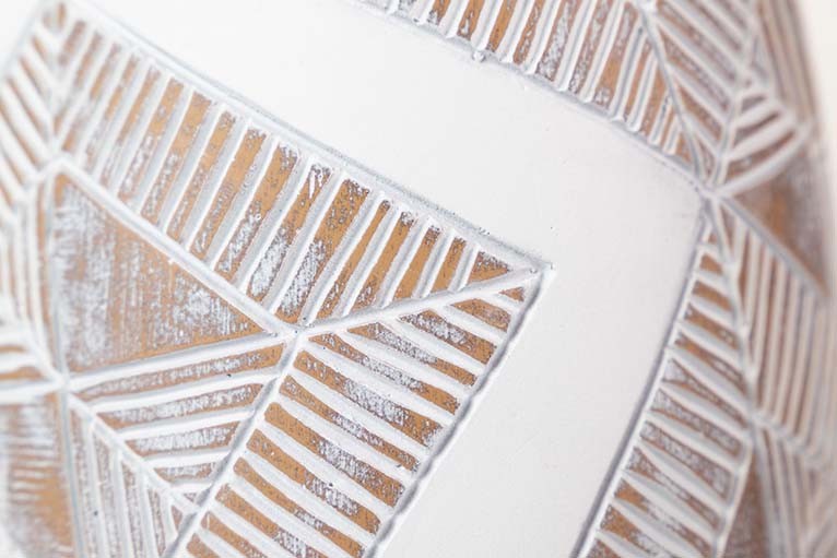 WHITE BROWN RESIN VASE 18x18x43 CM