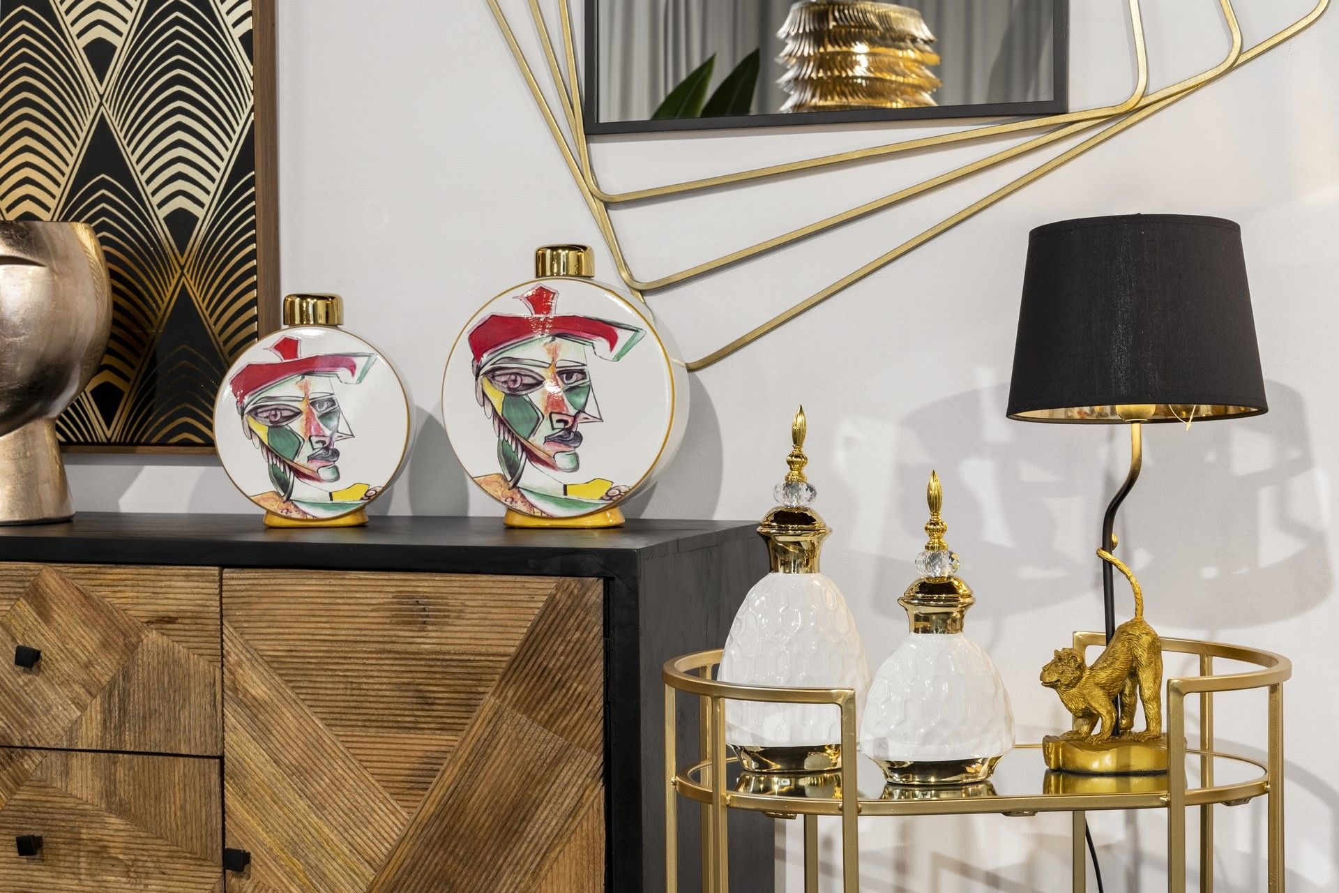 LAMPARA SOBREMESA MONO POLIRESINA 26x26x54 CM