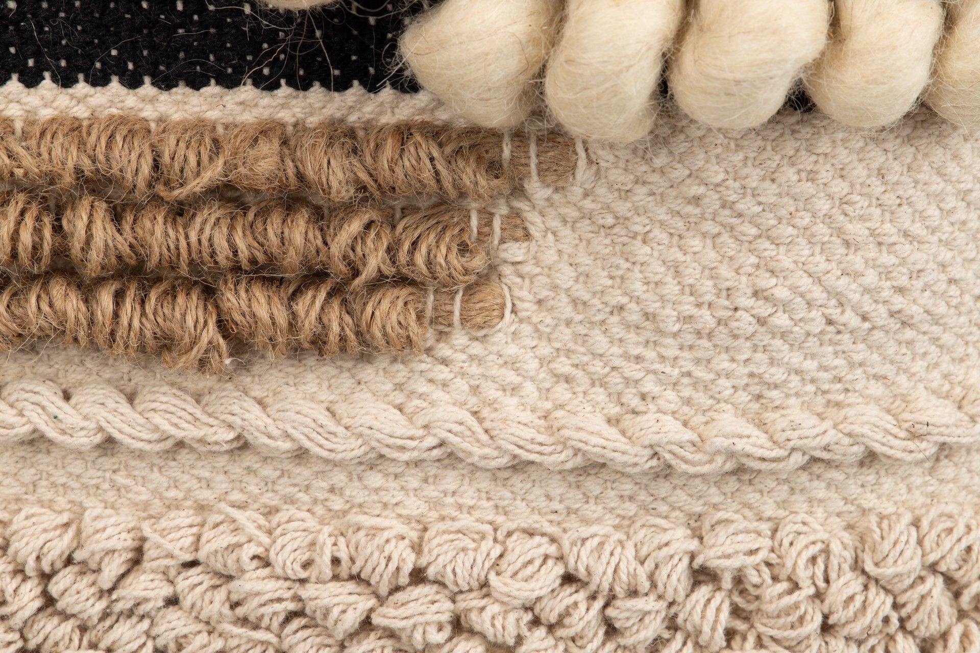 HAND-WOVEN WALL DECORATION 35x2x75 CM