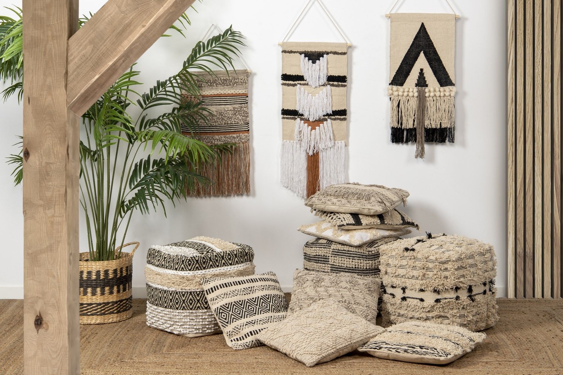 HAND-WOVEN WALL DECORATION 35x2x85 CM