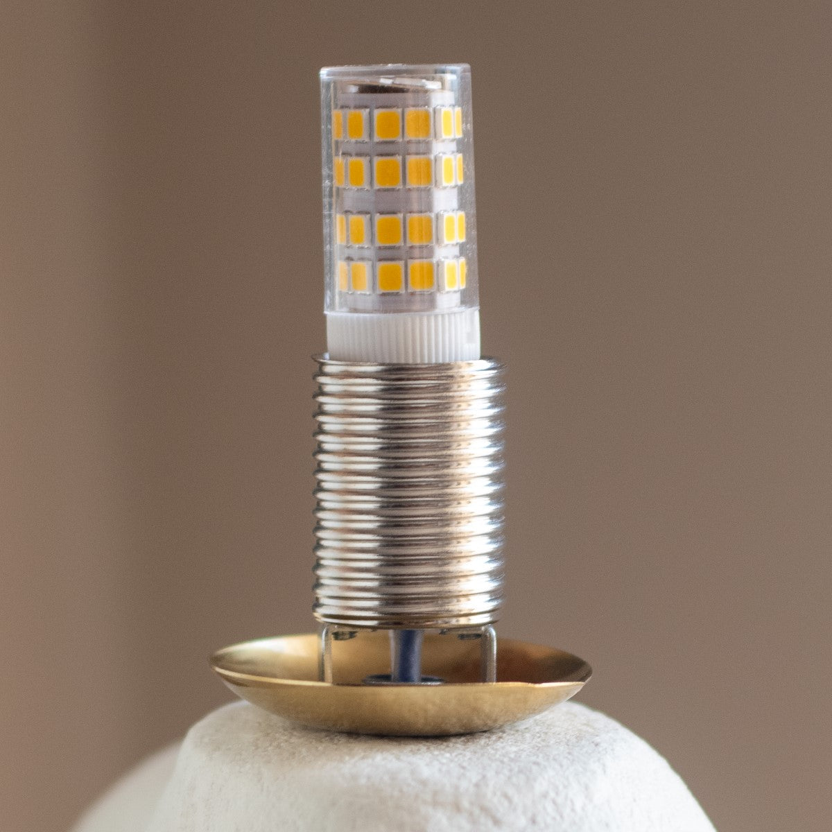 Luminária de mesa com figura humana