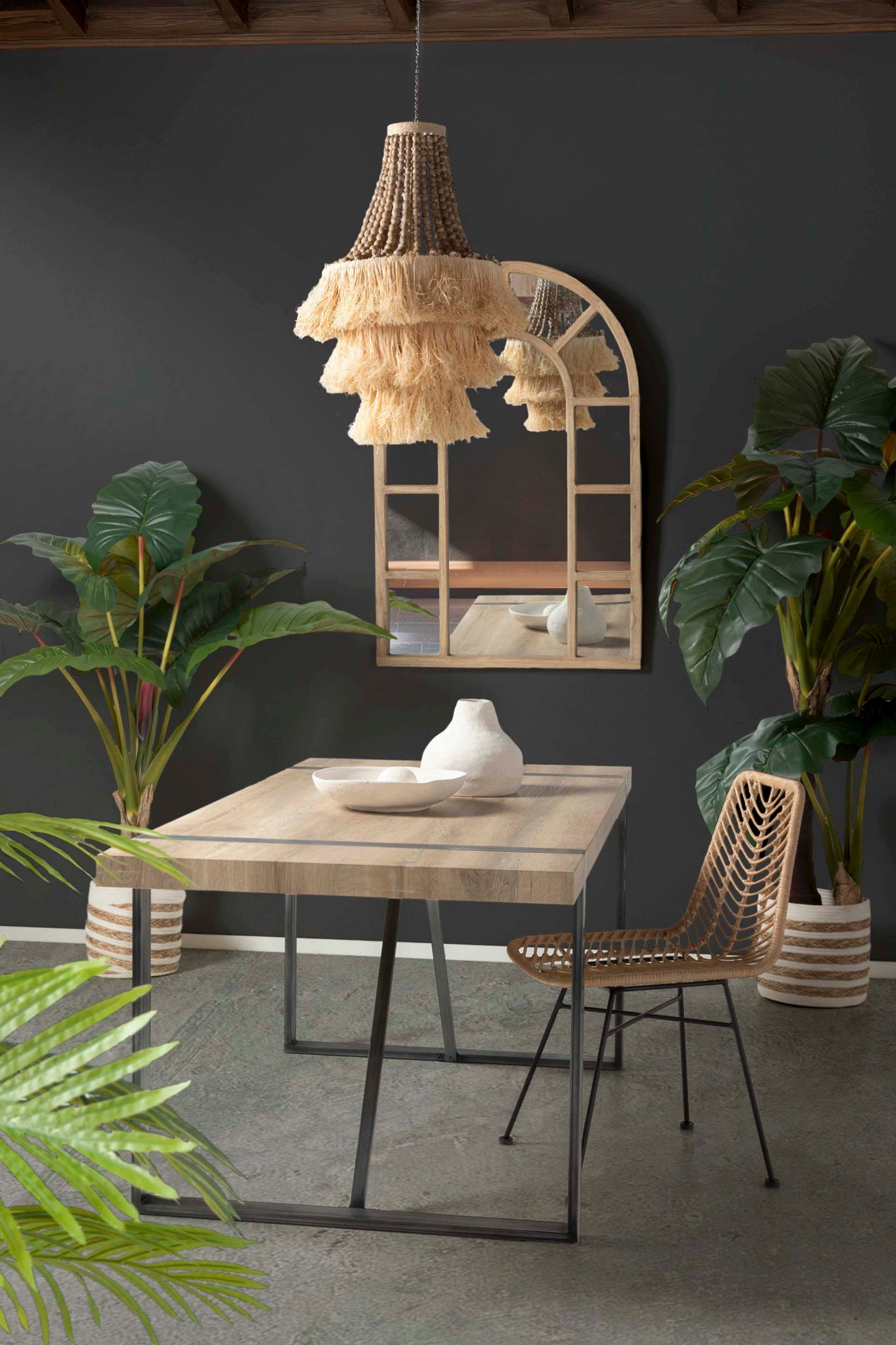 LAMPARA TECHO CADENA BOLAS MADERA RAFIA 41x41x75CM