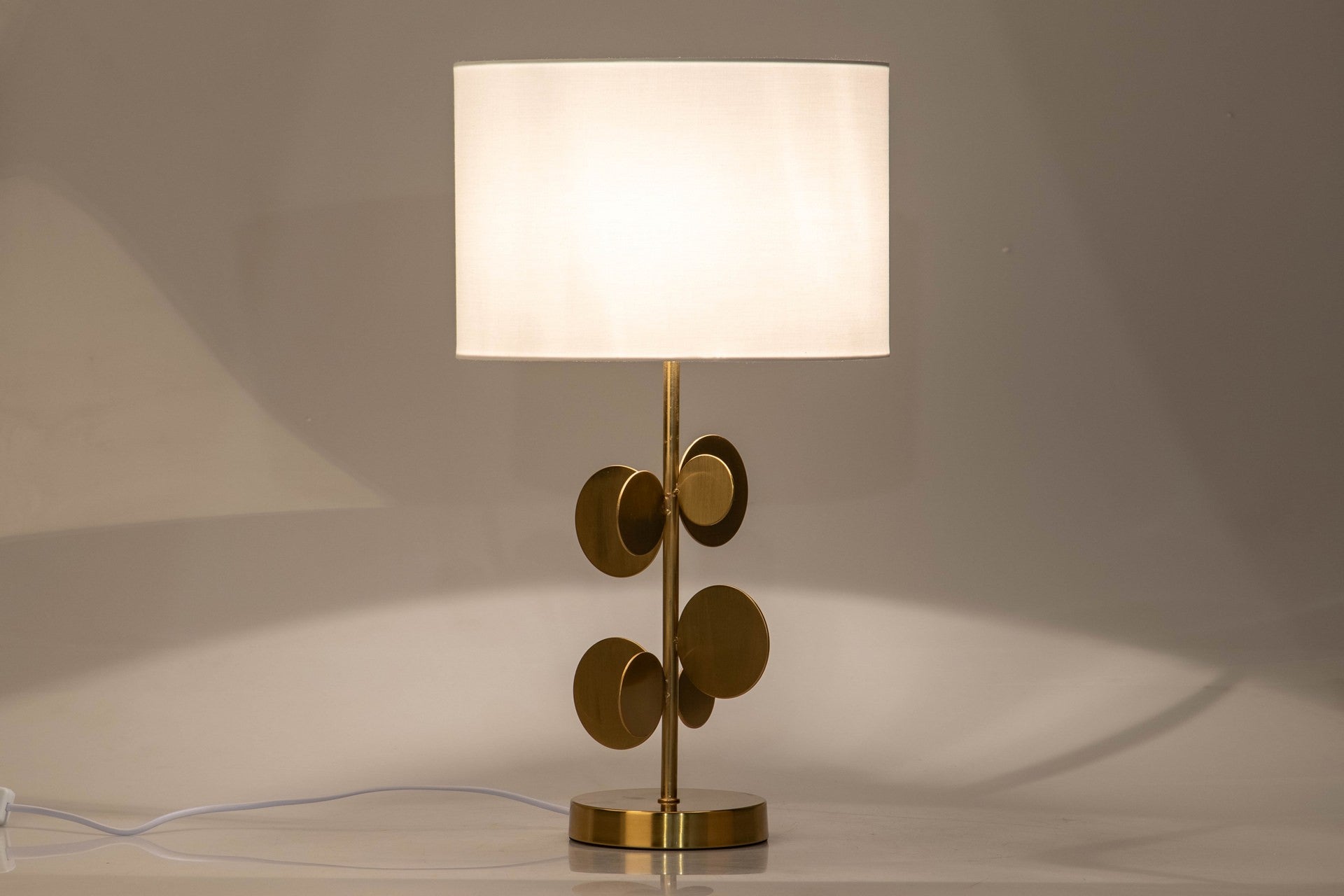 LAMPARA SOBREMESA METAL DORADO 30x30x52 CM