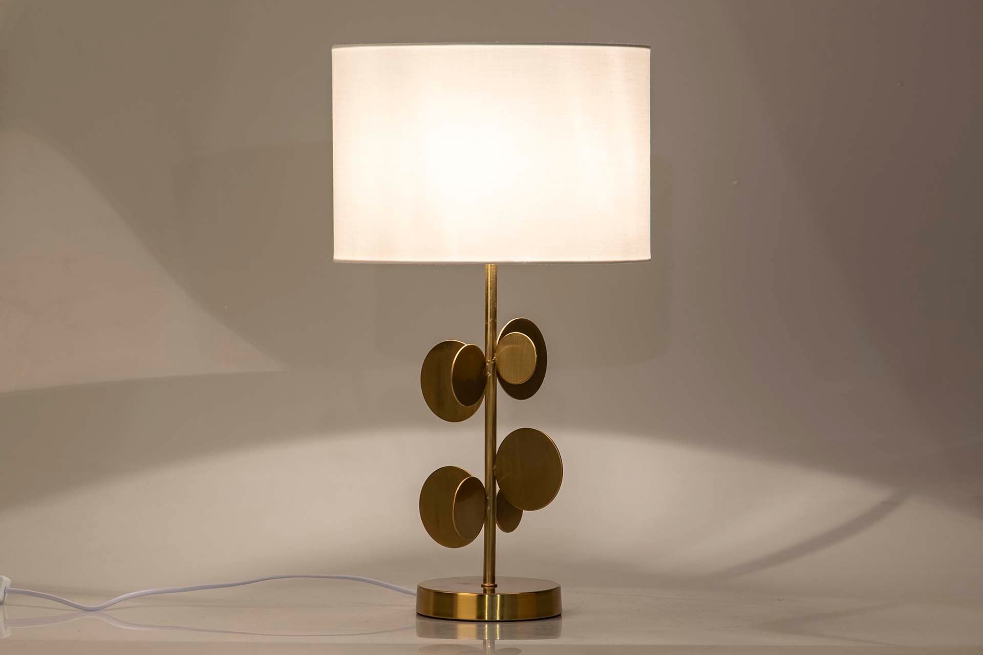 CANDEEIRO DE MESA DE METAL DOURADO 30x30x52 CM