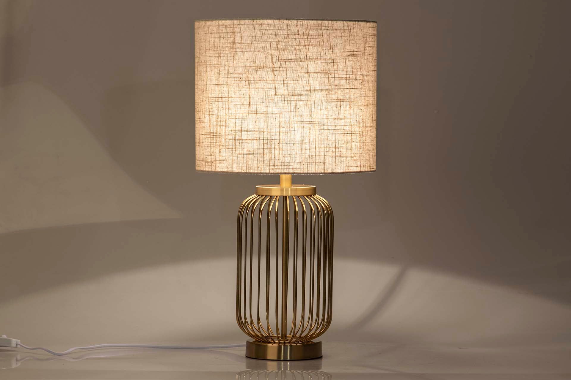 LAMPARA SOBREMESA METAL DORADO 31x31x58 CM