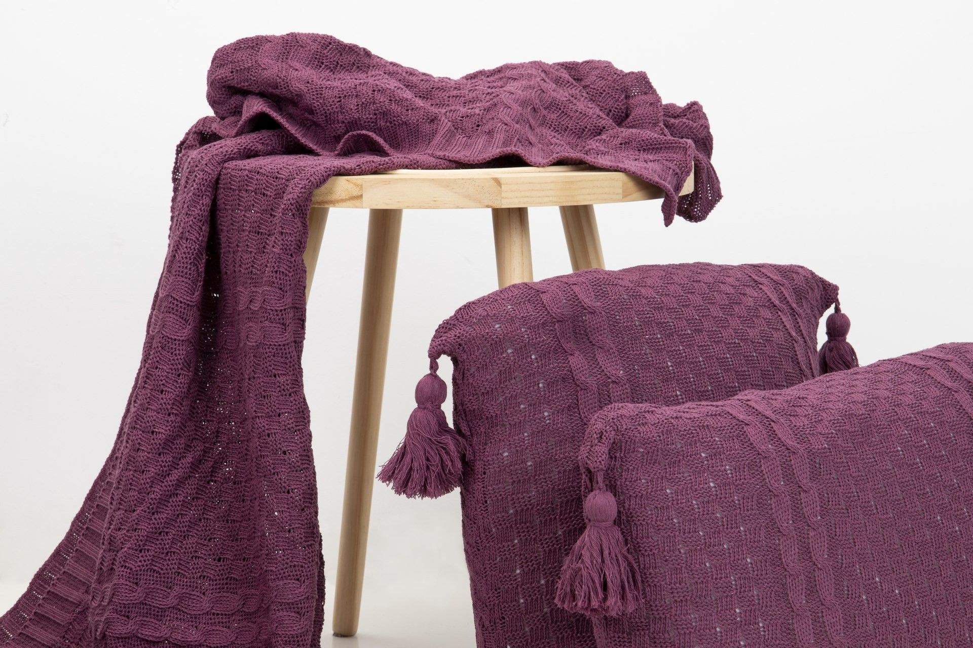 EGGPLANT TASSELS THREAD CUSHION 50x15x50 CM - Min.2 units