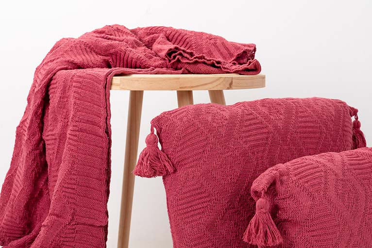 COJIN HILO BORLONES VINO 60x15x40 CM - Min.2 uds