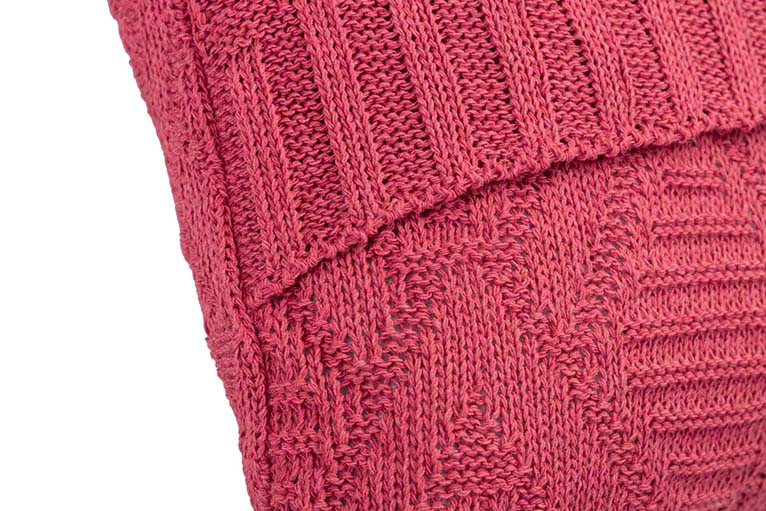 COJIN HILO BORLONES VINO 60x15x40 CM - Min.2 uds