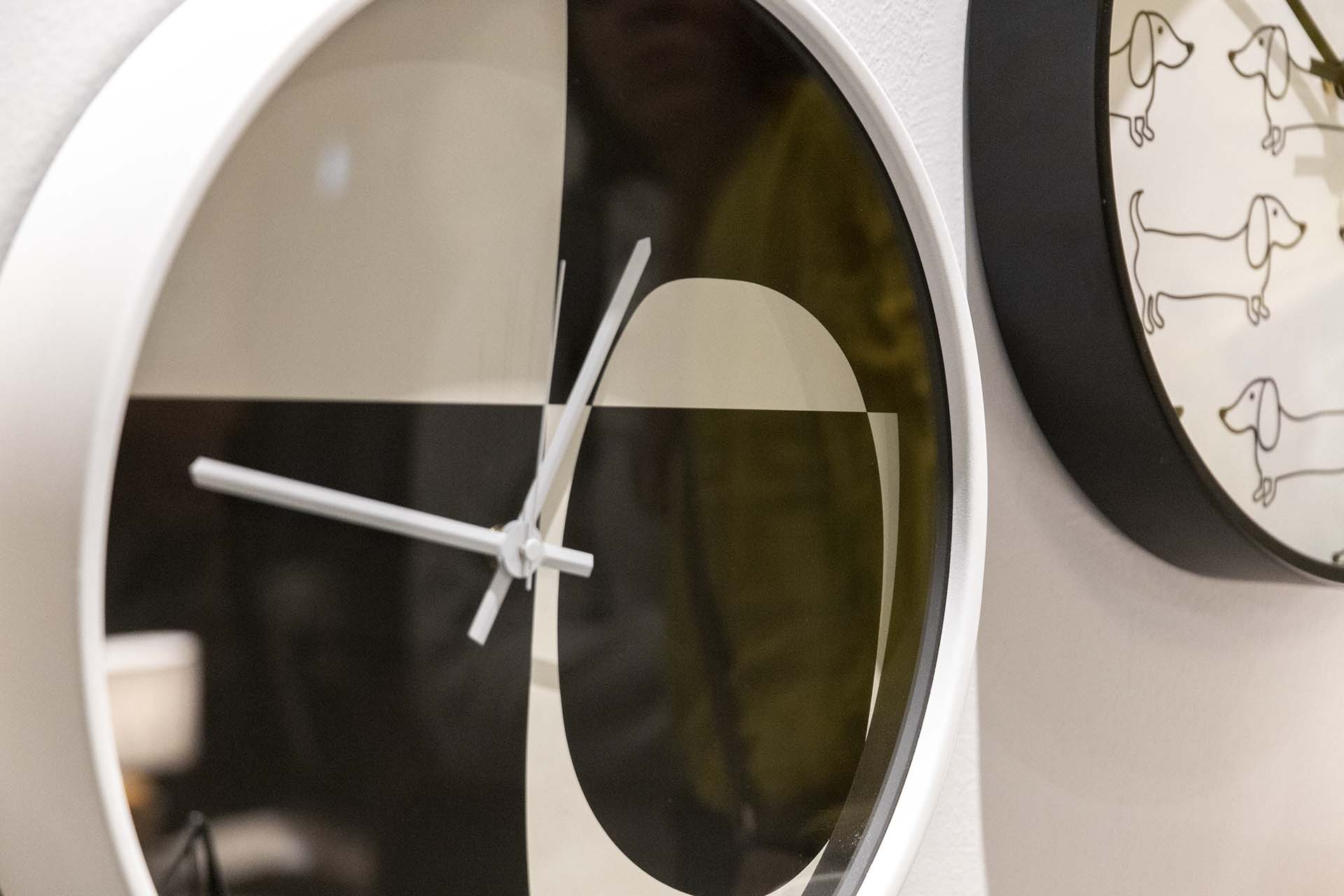 RELOJ PARED METAL BLANCO NEGRO 40x4,5X40 CM