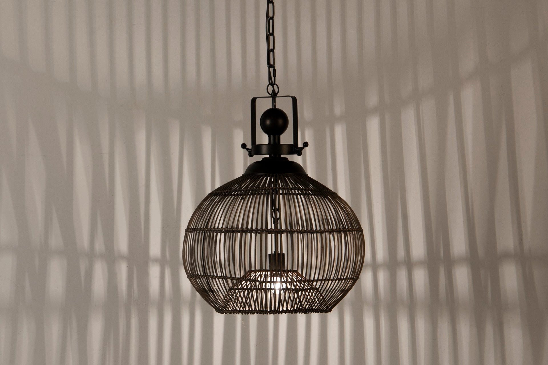 LUMINÁRIA DE TETO DE METAL 46x46x165 CM