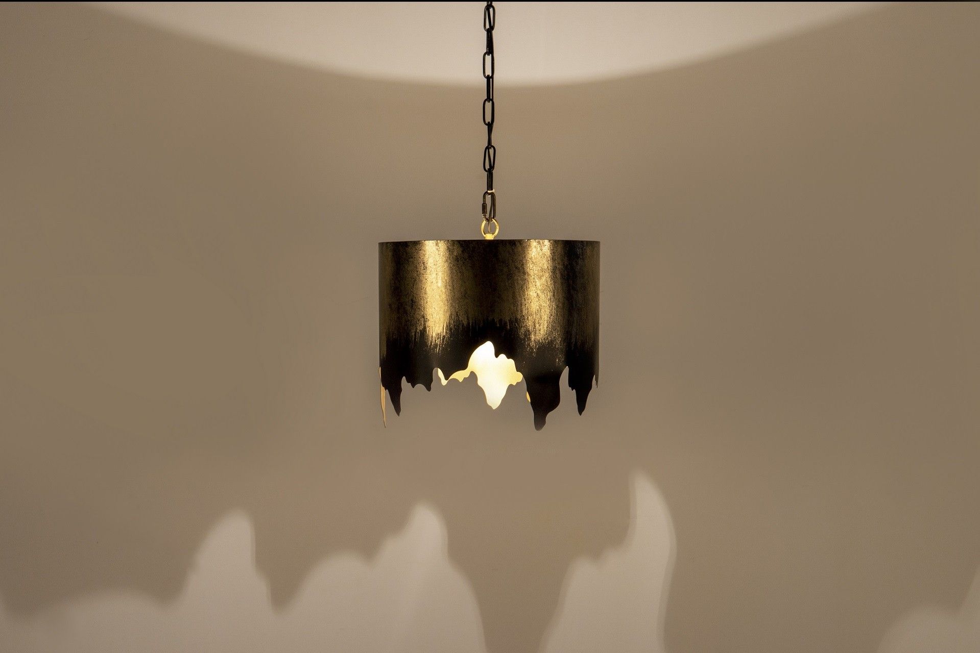LUMINÁRIA DE TETO DE METAL DOURADO 41x41x42