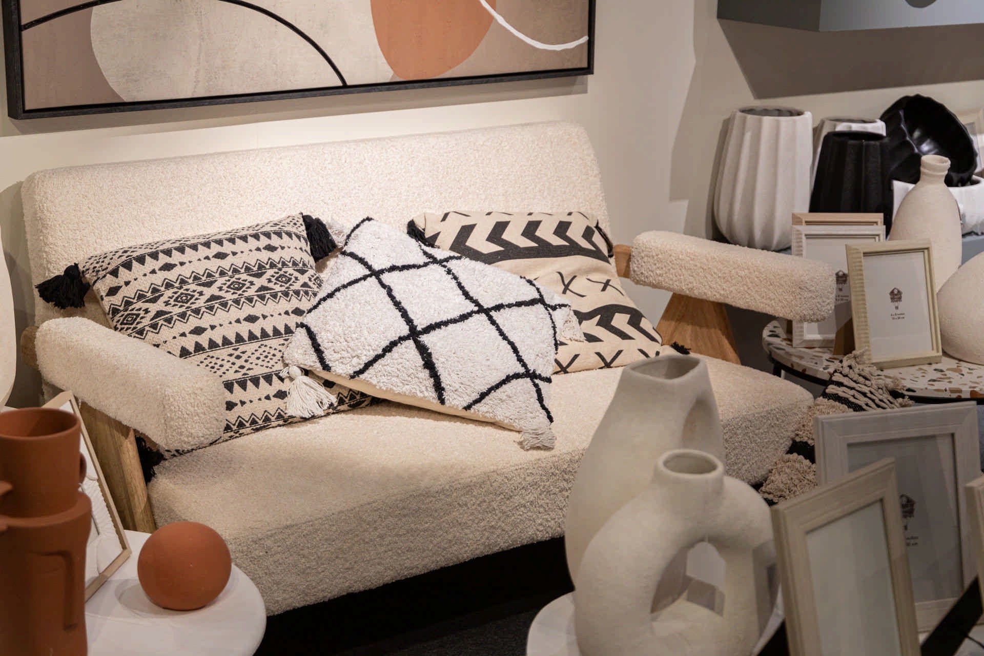 WHITE BOUCLE SOFA 134x76x85 CM