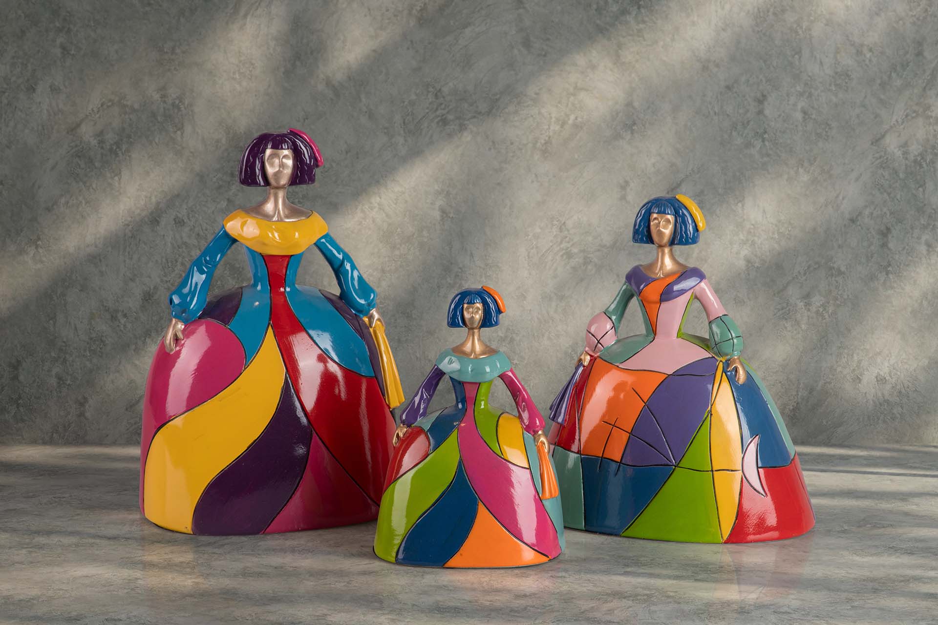POP ART RESIN GIRLS FIGURE 22x17x31 CM