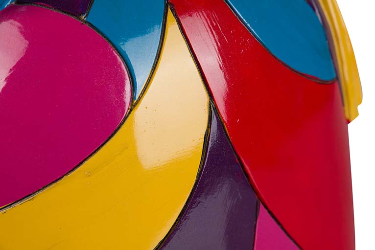 FIGURA MENINA RESINA POP ART 22x17x31 CM