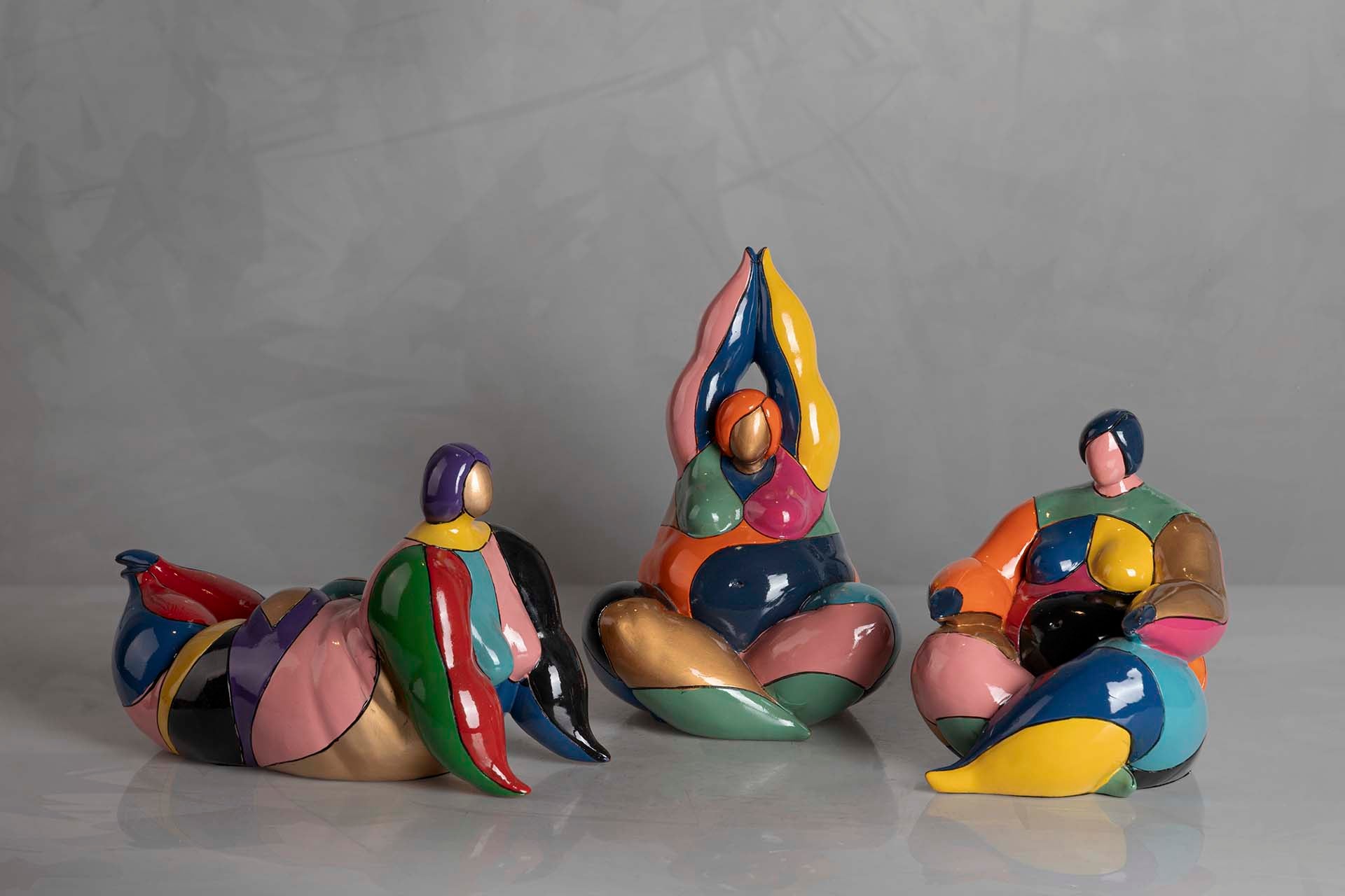 RESIN WOMAN FIGURE 21x19x22 CM