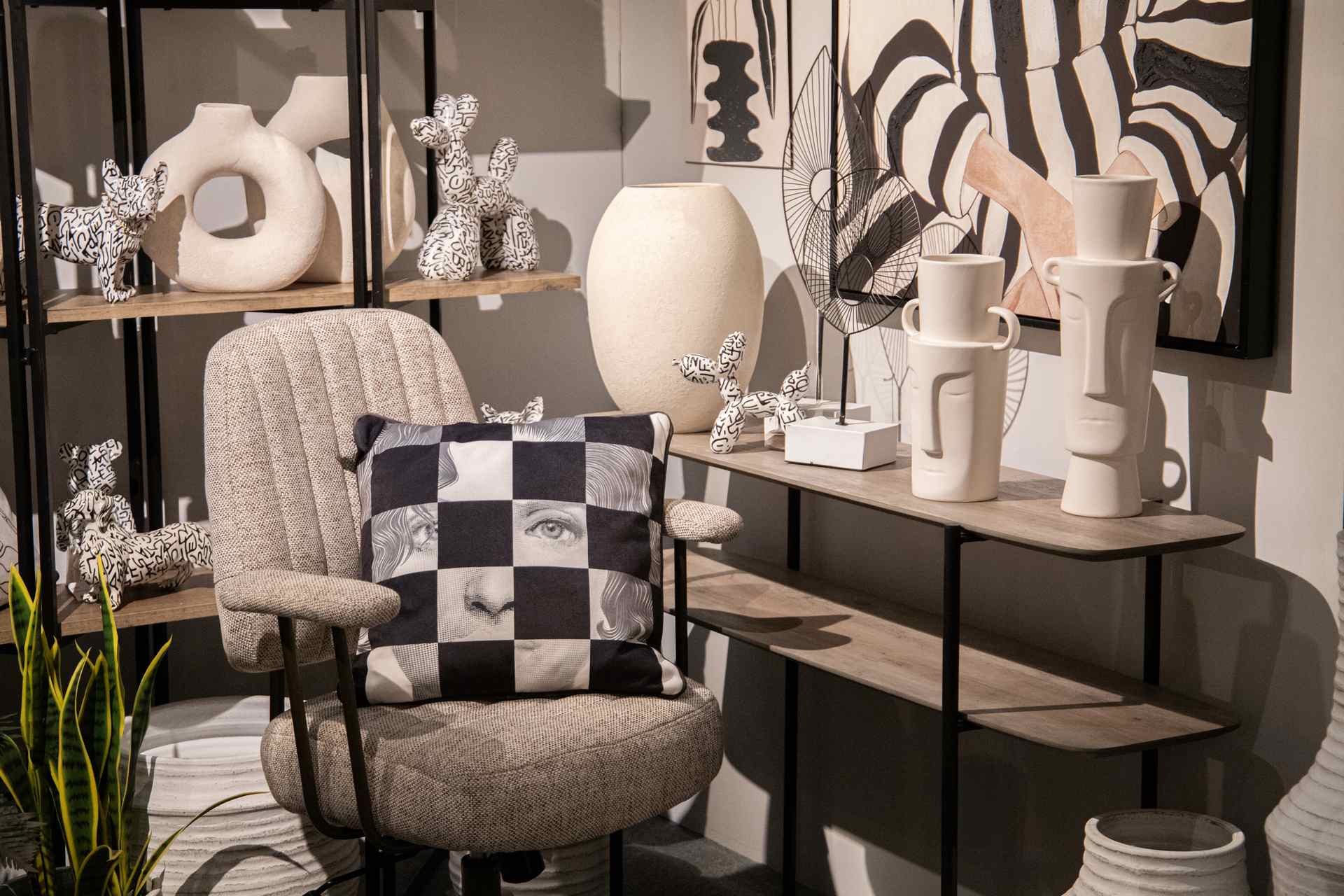 Resin Bear Figure 12x9x23 cm