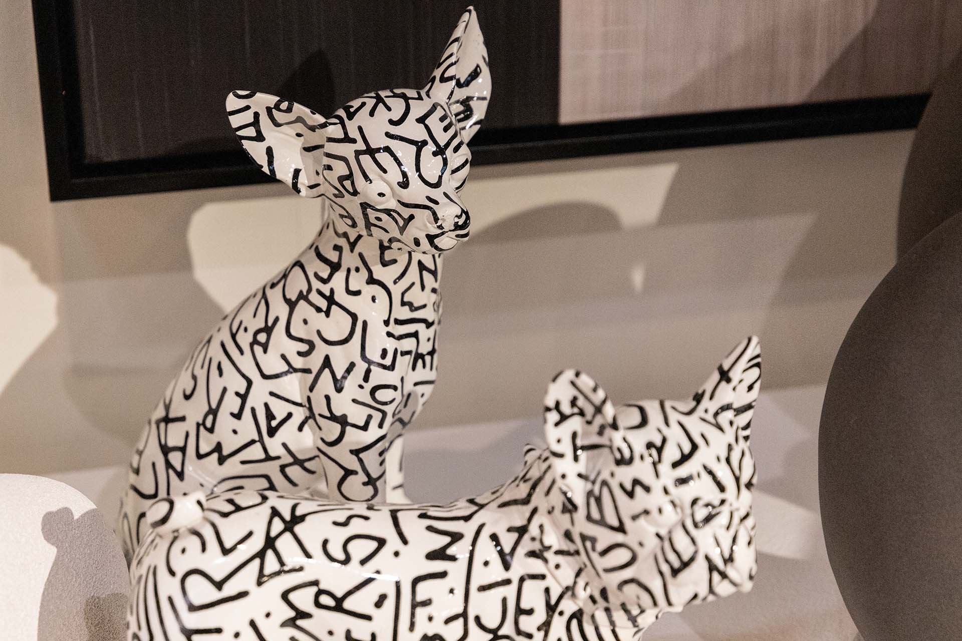 RESIN DOG FIGURE 15x13x26 CM