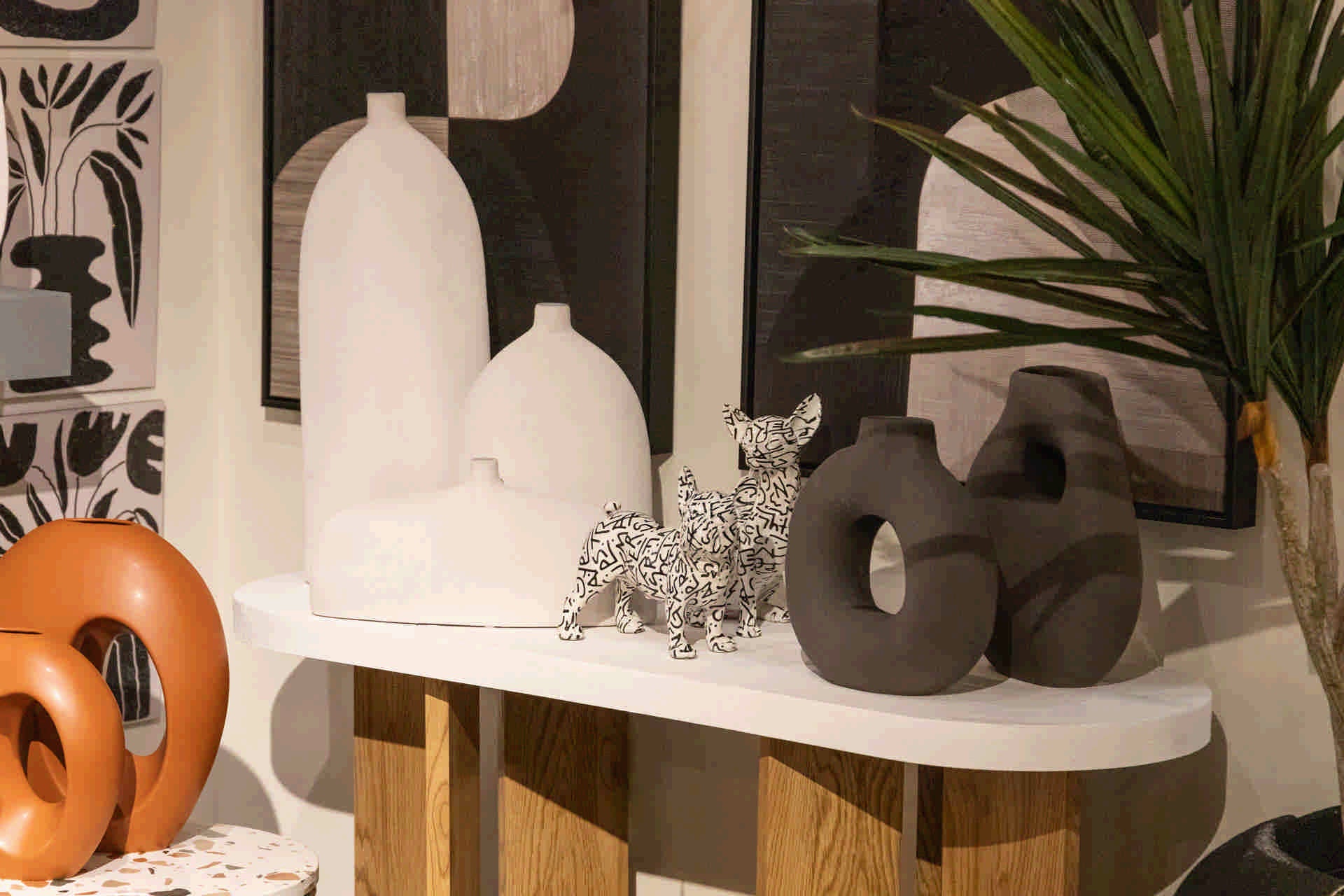 RESIN DOG FIGURE 15x13x26 CM