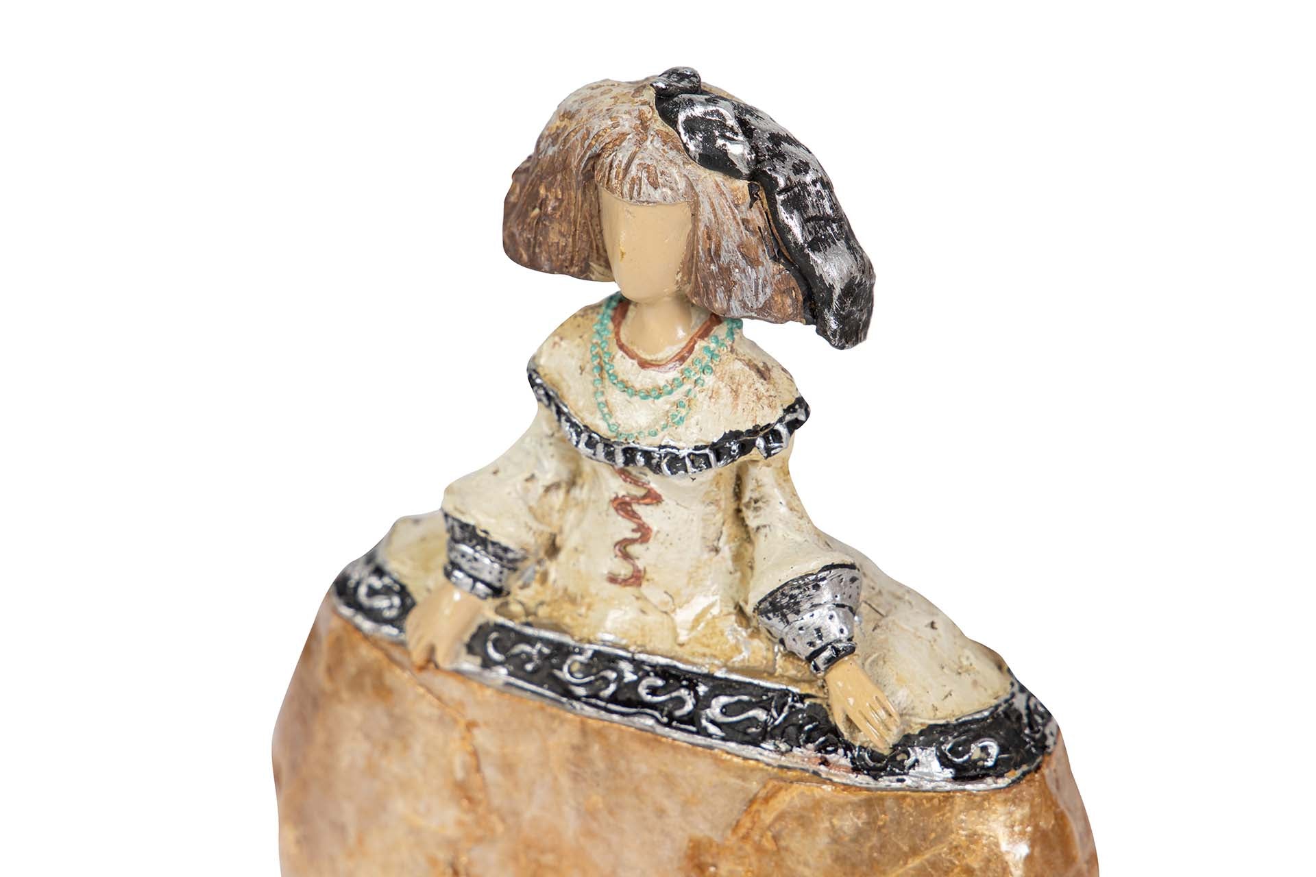 FIGURA MENINA RESINA DORADA 14x6x16 CM - Min.2 uds