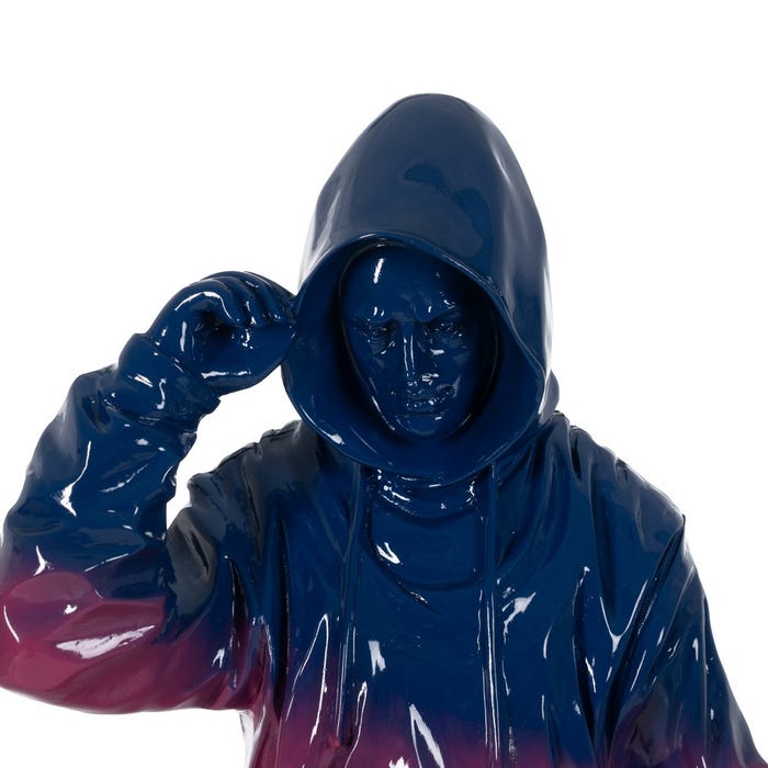 Figura de menino de resina multicolorida 23 x 13,50 x 53 cm